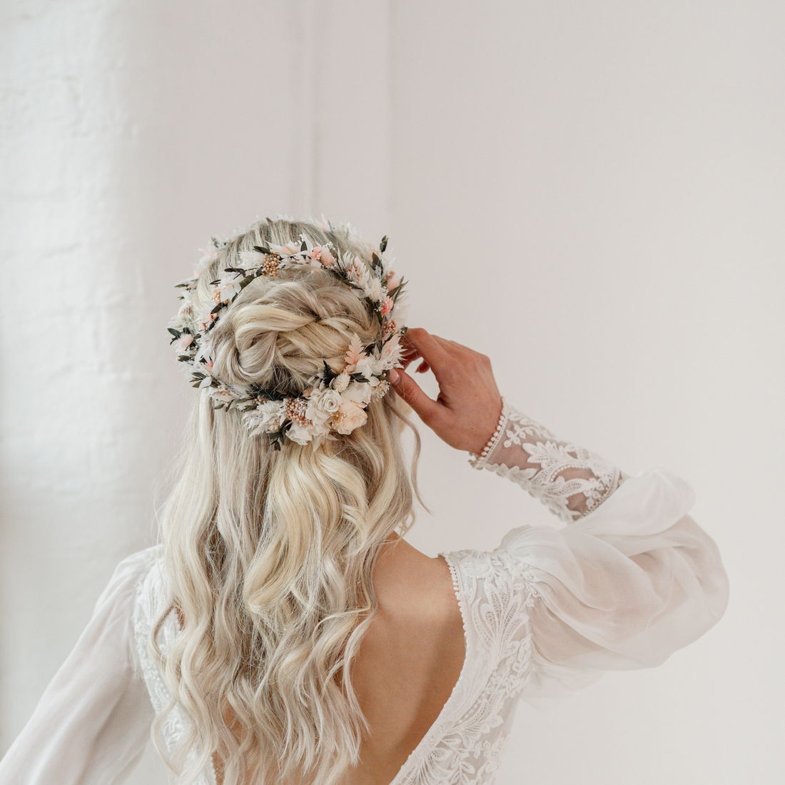 5 Reasons To Choose Dried Flowers For Your Wedding Day Hair Accessory