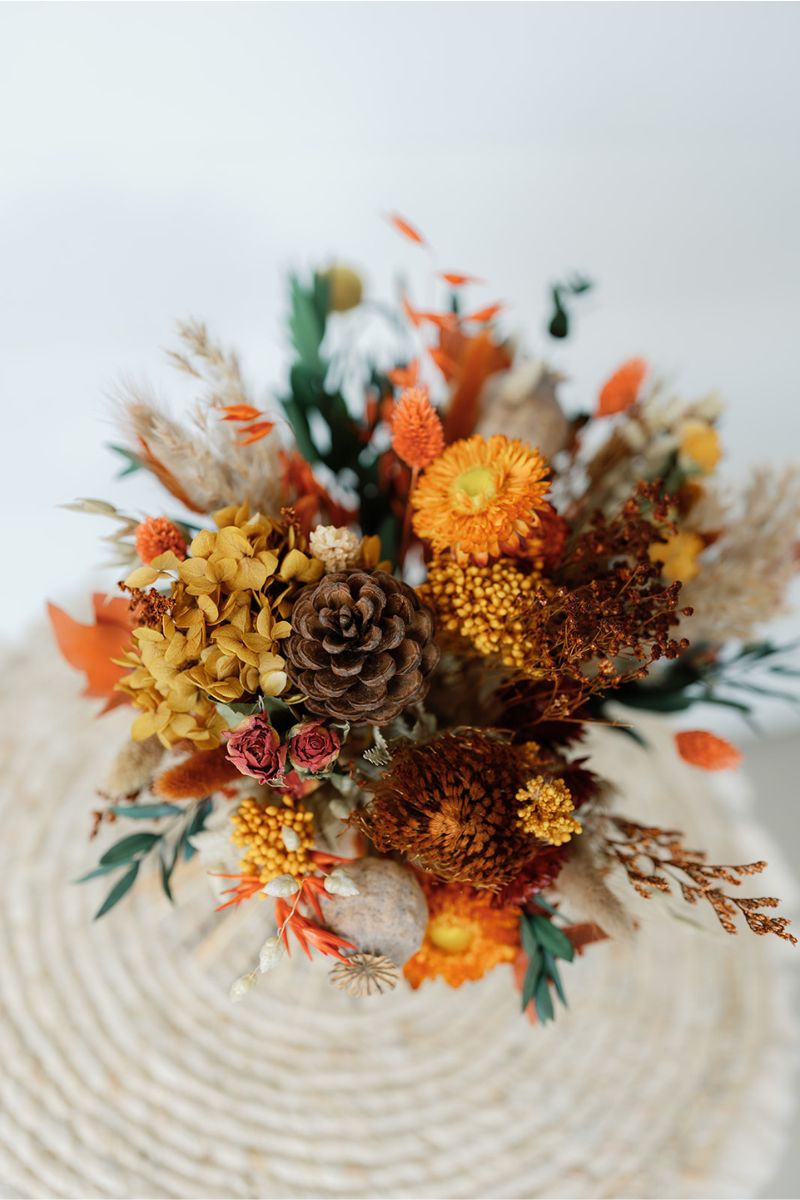 Autumnal dried flower bunch for home decor