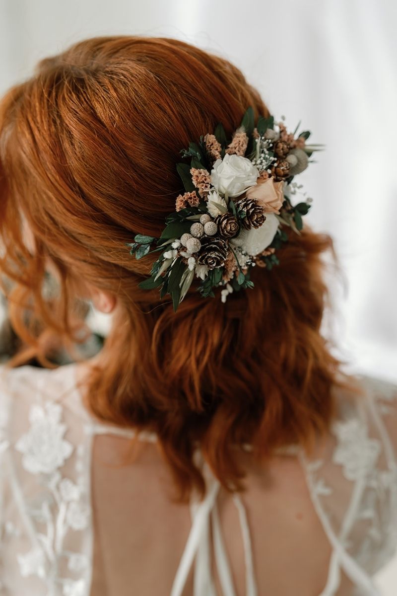 Inspired by frosty mornings, this winter whites wedding dried flower hair clip features preserved roses in nude and white, surrounded by lush foliage and silver berries.
