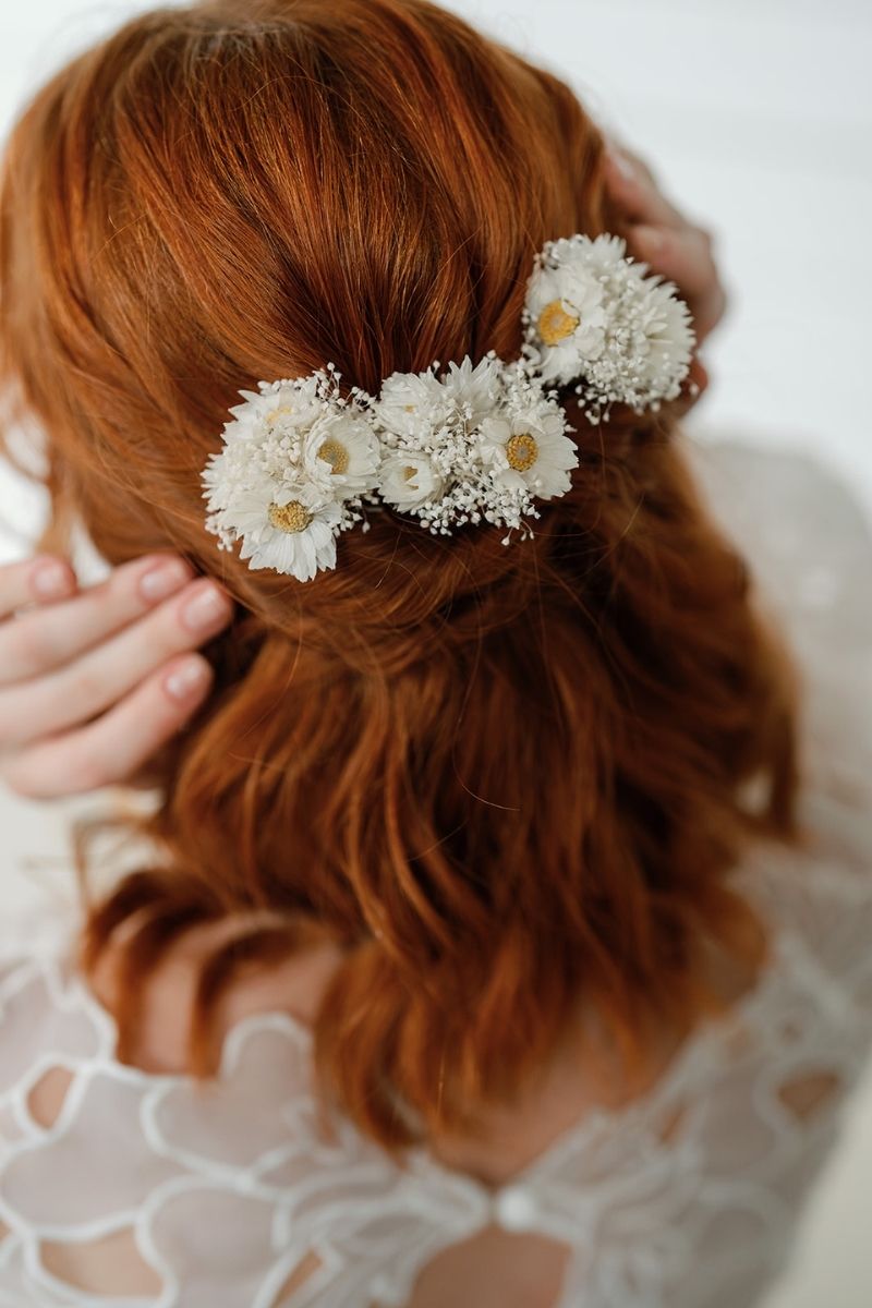 Dried flower bridal hair pins featuring dried daisies and preserved white gypsophila on silver metal hair pins by Luna and Wild.