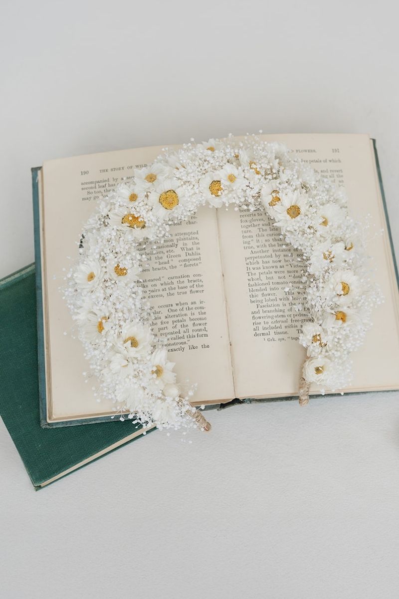 Close up of the Ivory Daisy and gypsophila dried flower crown headband by Luna and Wild.