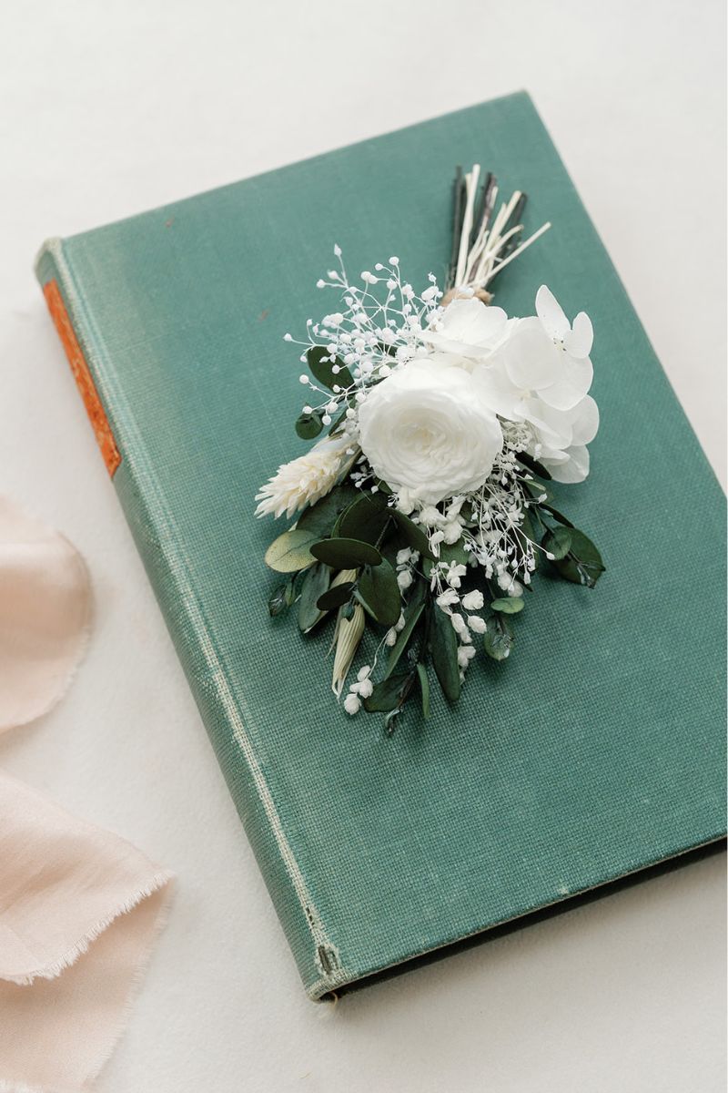 Modern bohemian preserved flower buttonhole for grooms in white and green